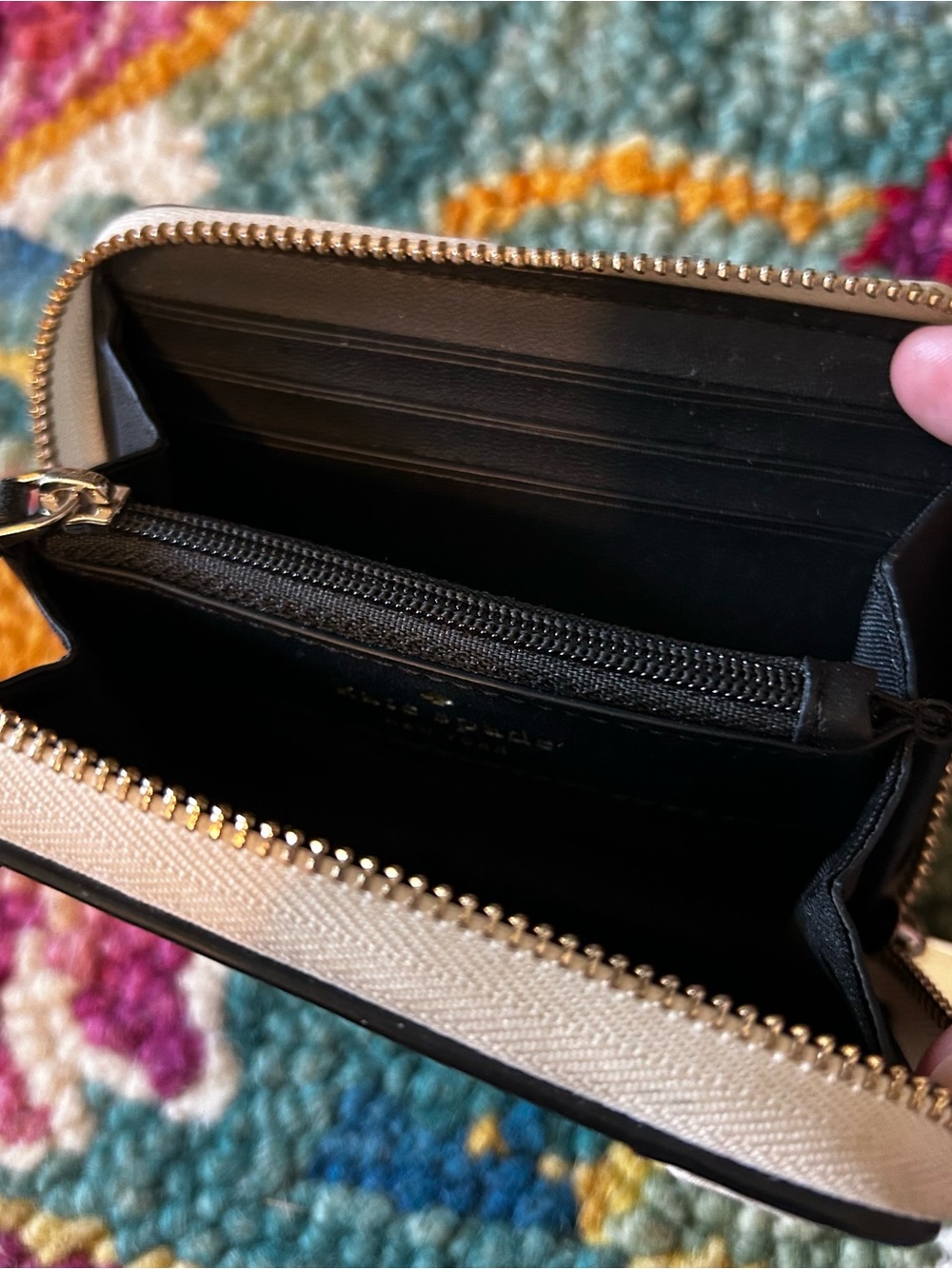 KATE SPADE | small black and white retro daisy print zip up cardholder wallet - Picture 4 of 6